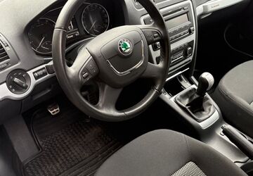 Skoda Octavia 146.000 km 8.990 &euro; wenden 57482