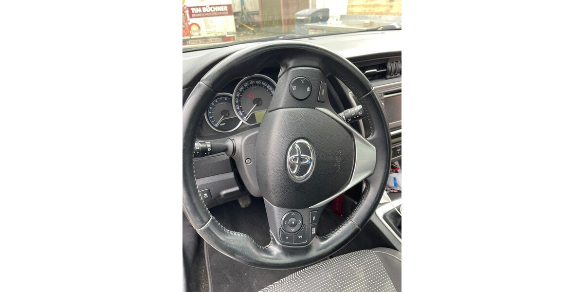 Toyota Auris Touring 155.000 km 6.900 &euro; Siegen 57072