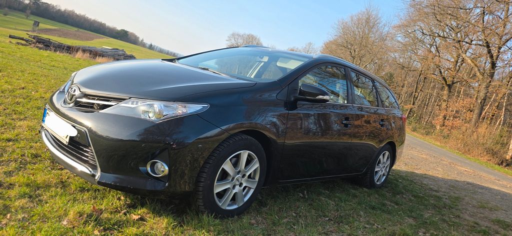 Toyota Auris Touring Sports 59.920 km 11.950 &euro; Waldbröl 51545