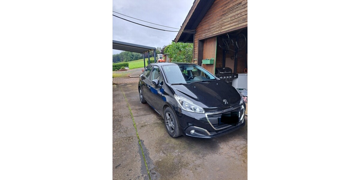 Peugeot 208 94.000 km 7.950 &euro; Burbach 57299