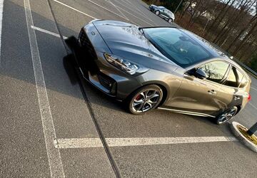 Ford Focus 83.000 km 13.900 &euro; Kirburg 57629