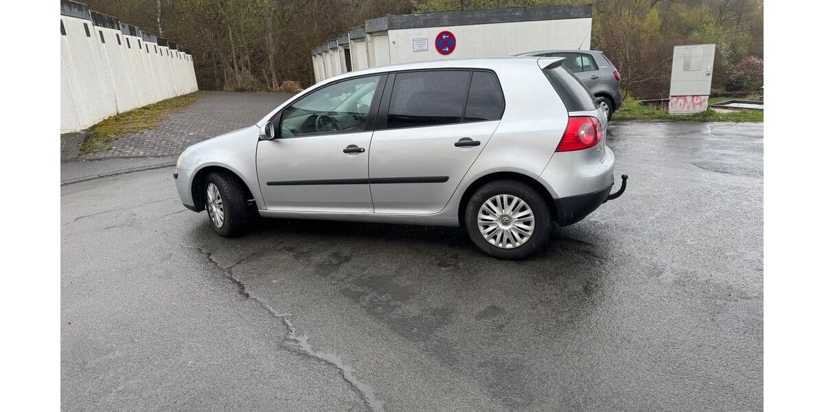 VW Golf 300.900 km 2.350 &euro; Netphen 57250