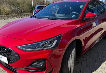 Ford Focus 9.800 km 25.950 &euro; Erndtebrück 57339