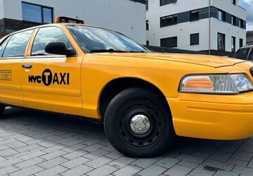 Ford Crown 223.893 km 15.800 &euro; Eschenburg - Hirzenhain 35713