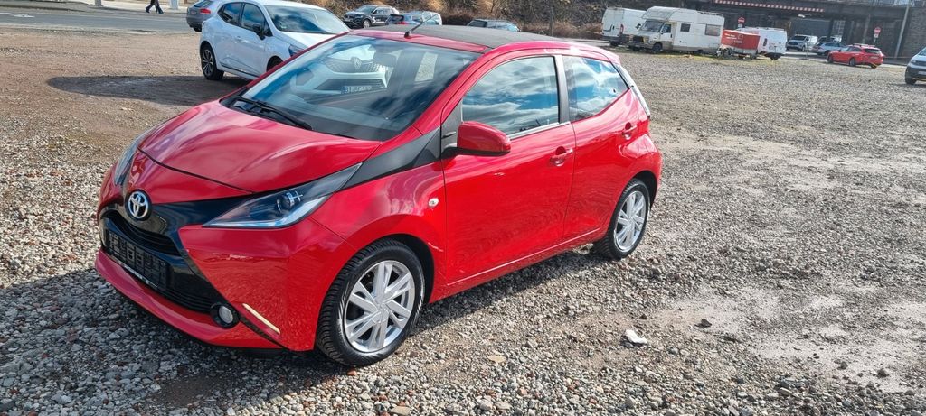 Toyota Aygo (X) 126.800 km 7.300 &euro; Siegen 57074