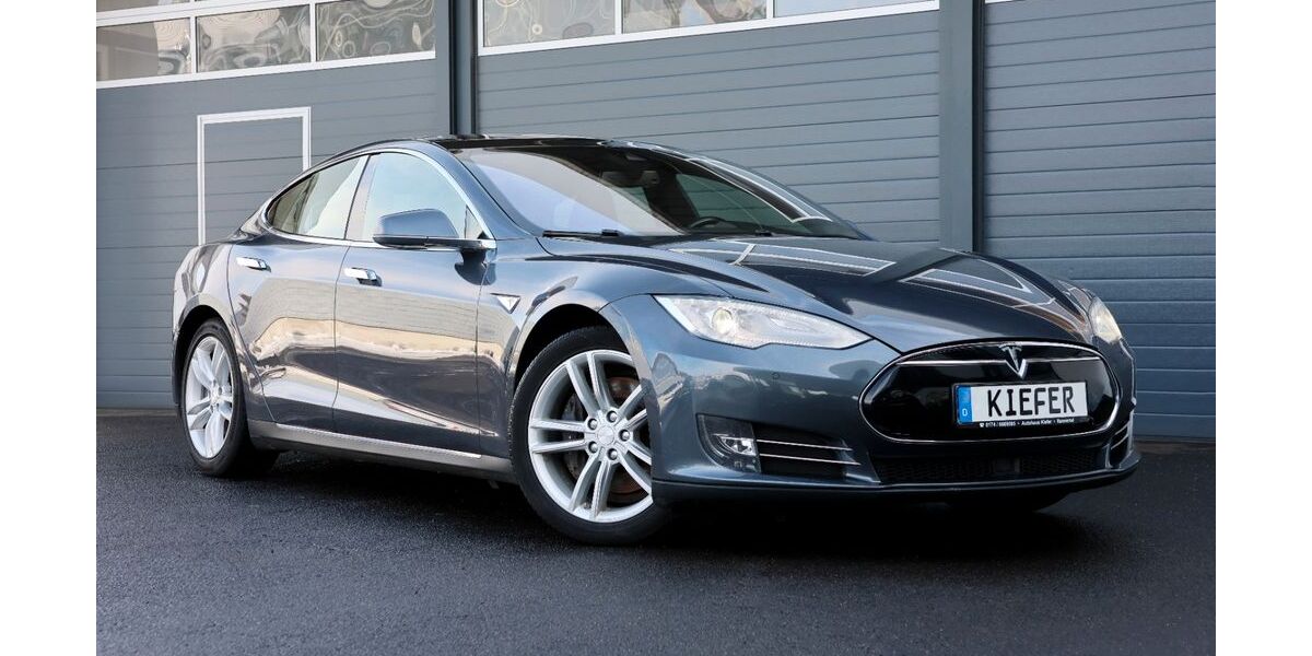 Tesla Model S 195.585 km 22.450 &euro; Rennerod 56477