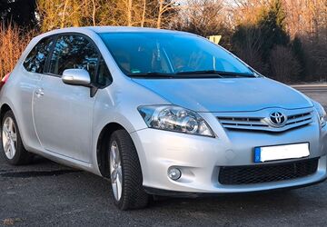 Toyota Auris 103.000 km 9.500 &euro; Netphen 57250