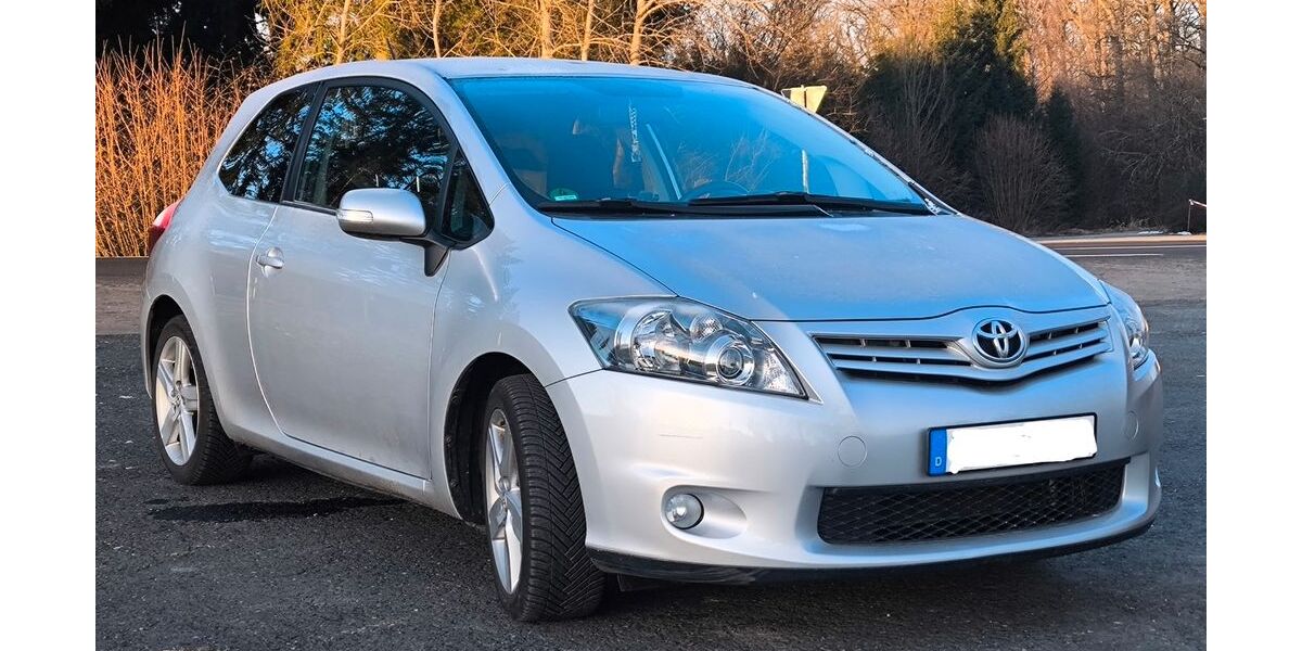 Toyota Auris 103.000 km 9.500 &euro; Netphen 57250
