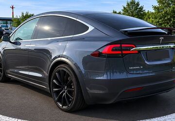 Tesla Model X 291.037 km 24.498 &euro; Burbach 57299