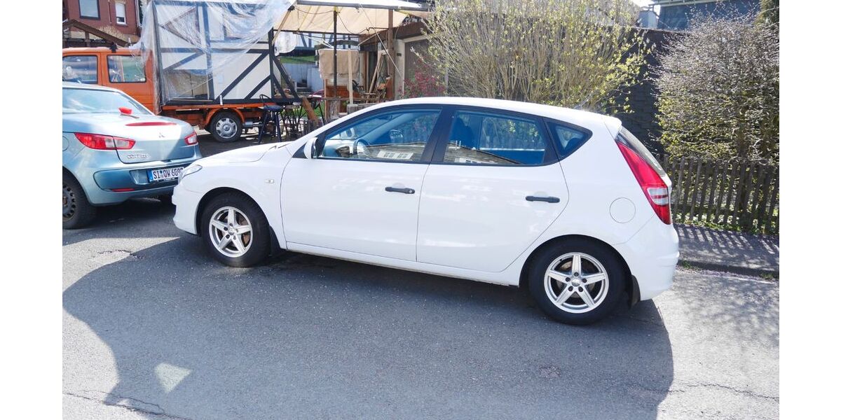 Hyundai i30 124.980 km 2.760 &euro; Siegen 57078