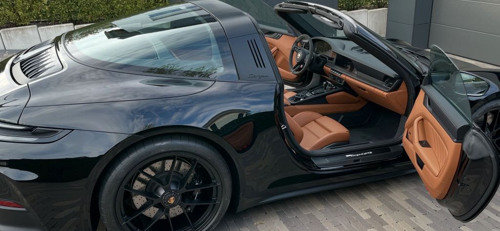 Porsche 992 3.051 km 219.900 &euro; Freudenberg 57258