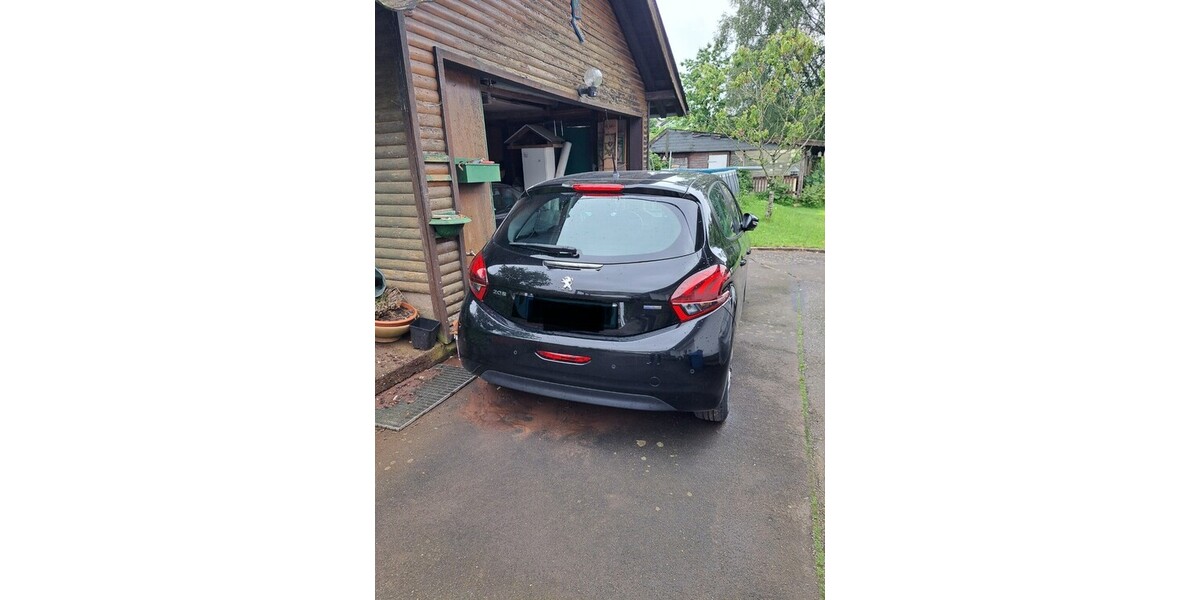 Peugeot 208 94.000 km 7.950 &euro; Burbach 57299