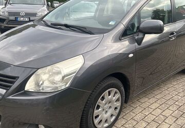 Toyota Verso 177.000 km 5.990 &euro; Lennestadt (Meggen)…. 57368